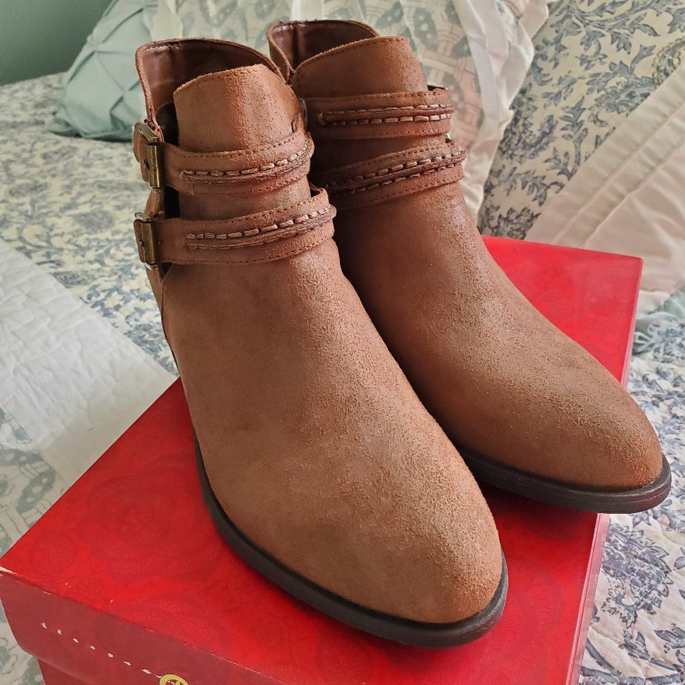 Carlos Santana Laney 2 Ankle Boots NIB 8M Cognac